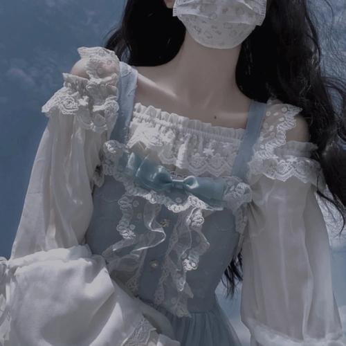 她已身登青云梯